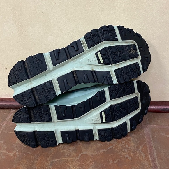 On Running Cloudultra model in the colorway Moss/Eclipse - Picture 7 of 9